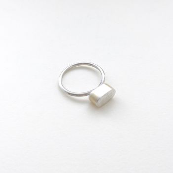 'Pretty Oval' Petals Embossed Ring, 3 of 7