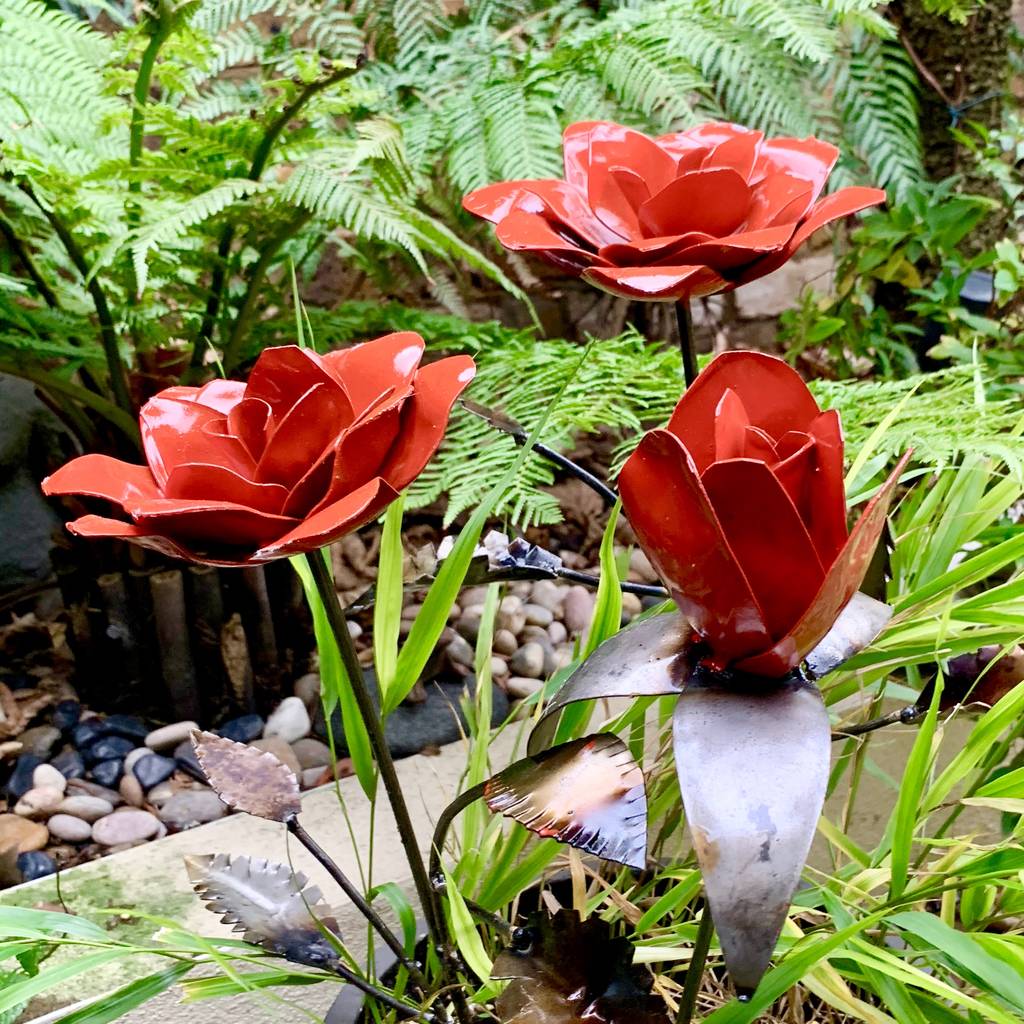 rose sculpture set of three by london garden trading
