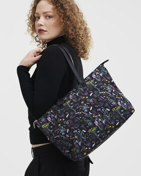 Wilderness Large Black Grab Tote, 2 of 7