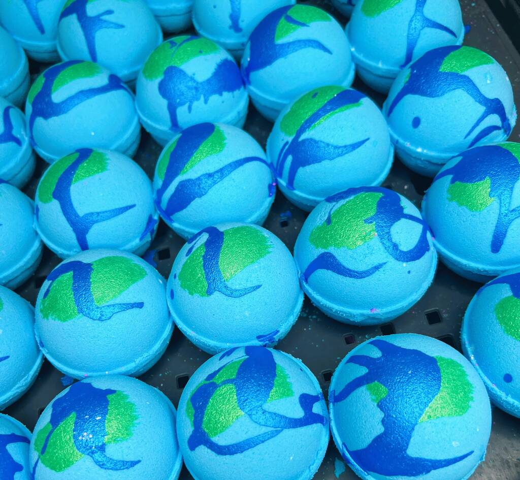 Worldie Luxury Bath Bomb By Skyn Bakery