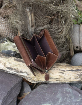 Woman's Medium Size Vintage Brown Leather Purse Wallet, 7 of 8