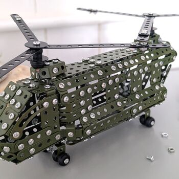 Make Your Own Chinook Helicopter Metal Construction Set, 3 of 9