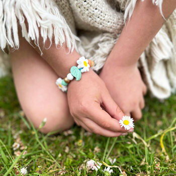 Make Your Own Daisy Chain Bracelet, 2 of 7