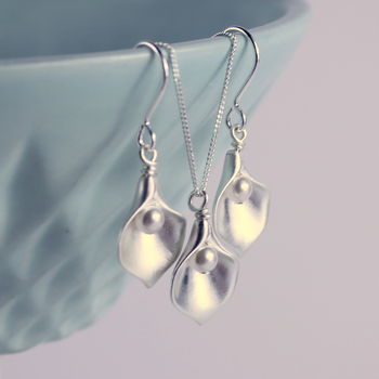Calla Lily Pearl Jewellery Set, 3 of 5