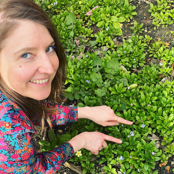 Medium Necklace With Daisies And Green Flowers, 5 of 11