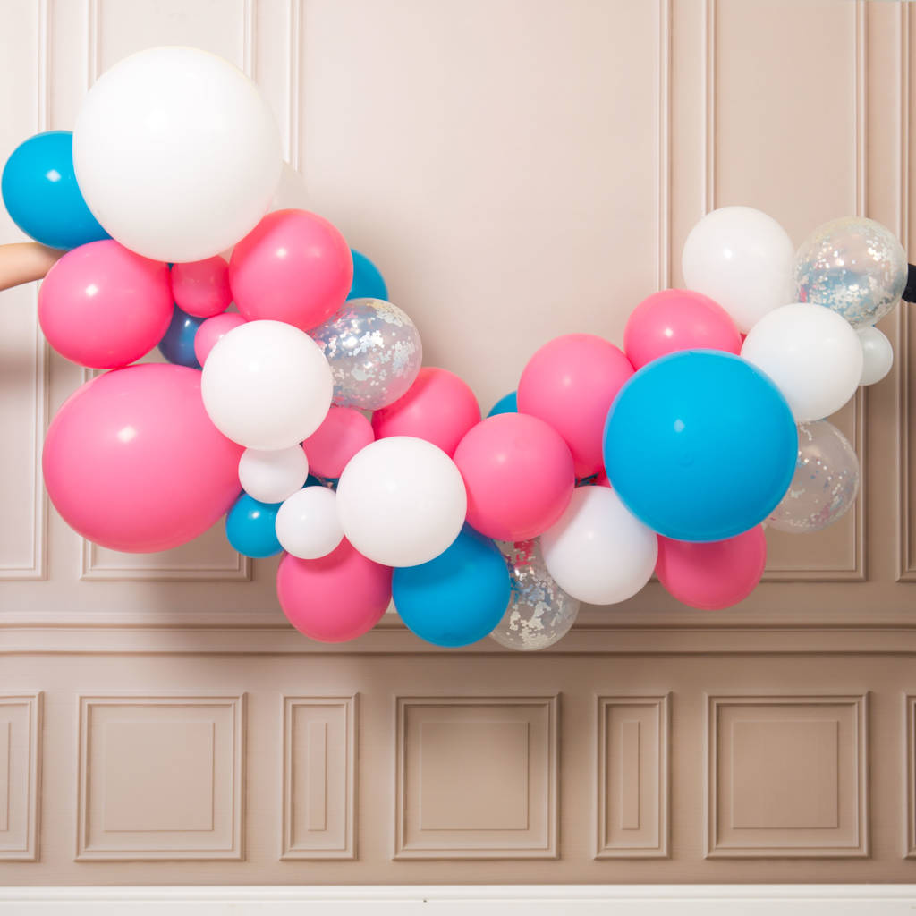 gender-reveal-party-diy-crazy-balloon-garland-by-bubblegum-balloons