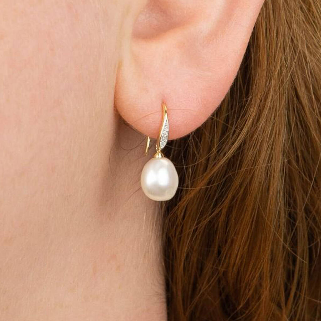 9ct Gold Freshwater Cultured Pearl Stud Earrings  5mm  G0562  FHinds  Jewellers