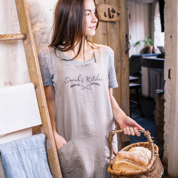 Personalised Wheat Sheaf Linen Crossback Apron, 3 of 8