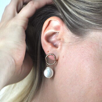 Ringo Pearl Earrings Gold Plated, 3 of 4
