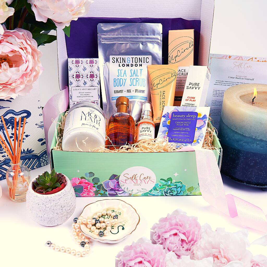 The Ultimate Luxury Spa Beauty Experience Box, 1 of 10