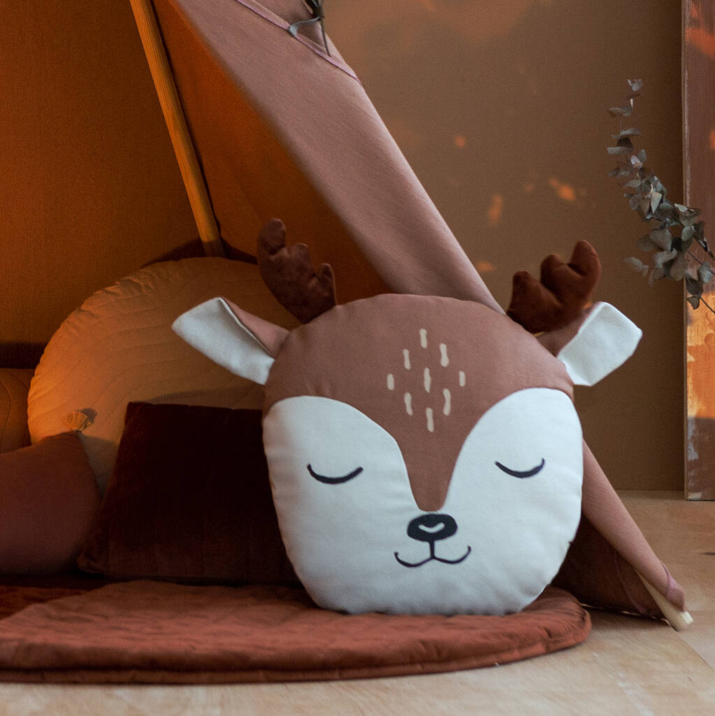 Sweet Deer Cushion