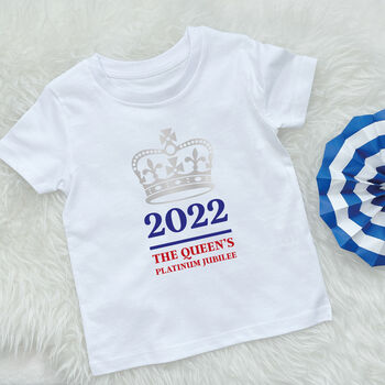 Queen's 2022 Platinum Jubilee Kids T Shirt With Crown, 2 of 3