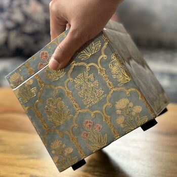 Facial Cube Tissue Holder With Magnetic Cover, 10 of 11