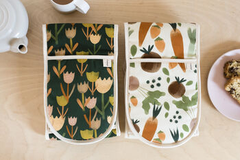 Tulip Floral Oven Gloves, 3 of 4
