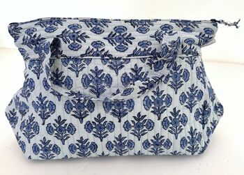 Wash Bag With Handles Eidleweiss Print, 3 of 4