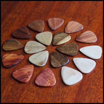 18 Acoustic Guitar Picks In A Leather Christmas Wallet, 7 of 11