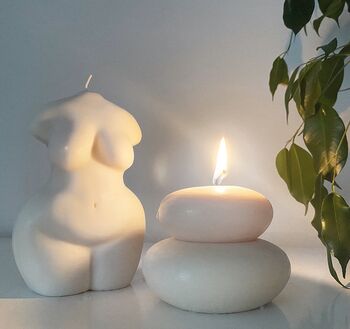 'Buns' Candle In Cocoa Oud, 2 of 3