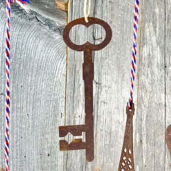 Rusted Hanging Decoration, 3 of 8