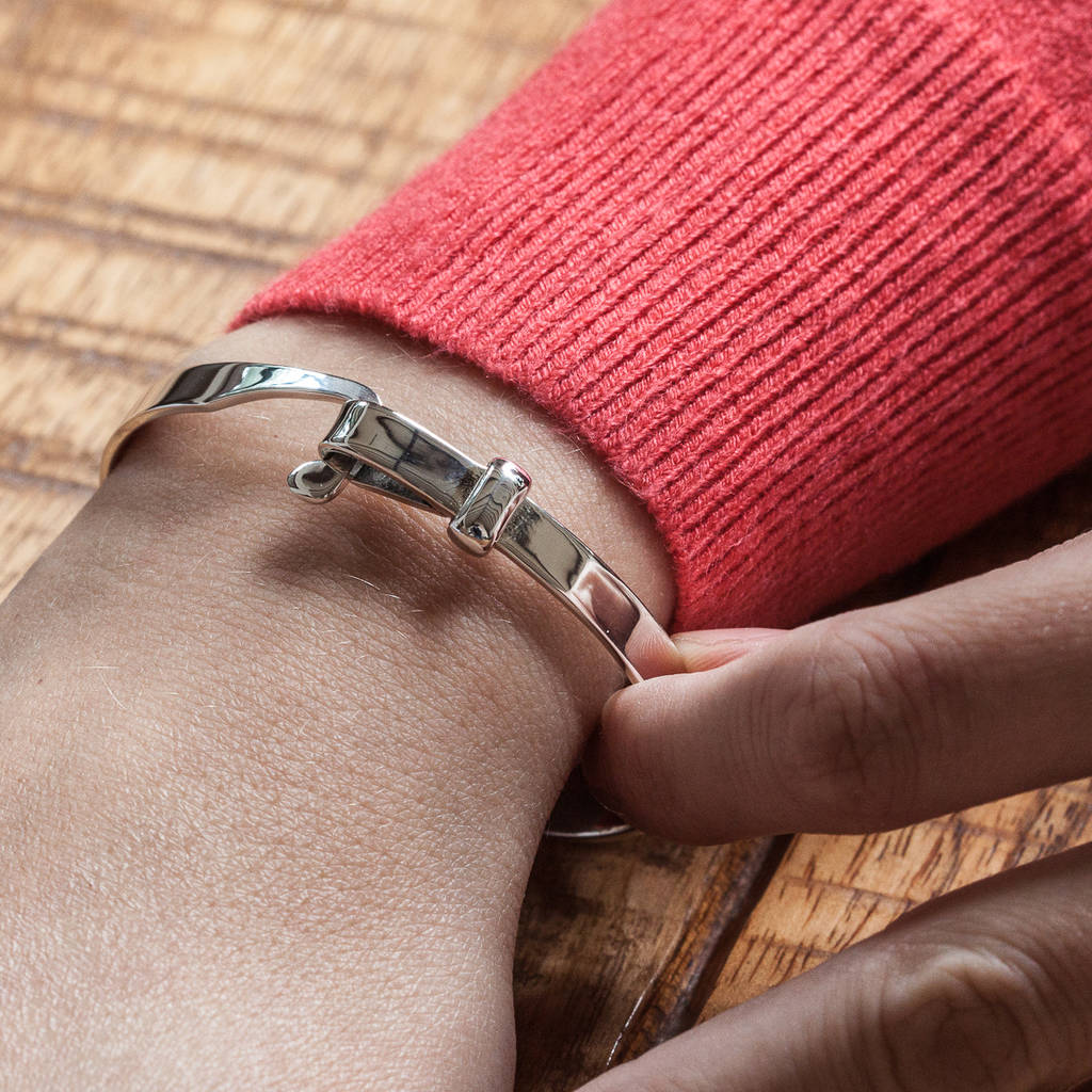 sterling silver loop clasp bangle by the jewellery boutique