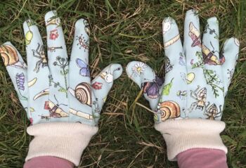 Personalised Childs Garden Apron And Gloves, 3 of 9