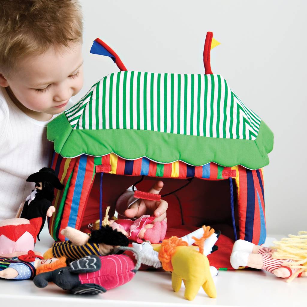 pretend play circus tent and puppet theatre by crafts4kids