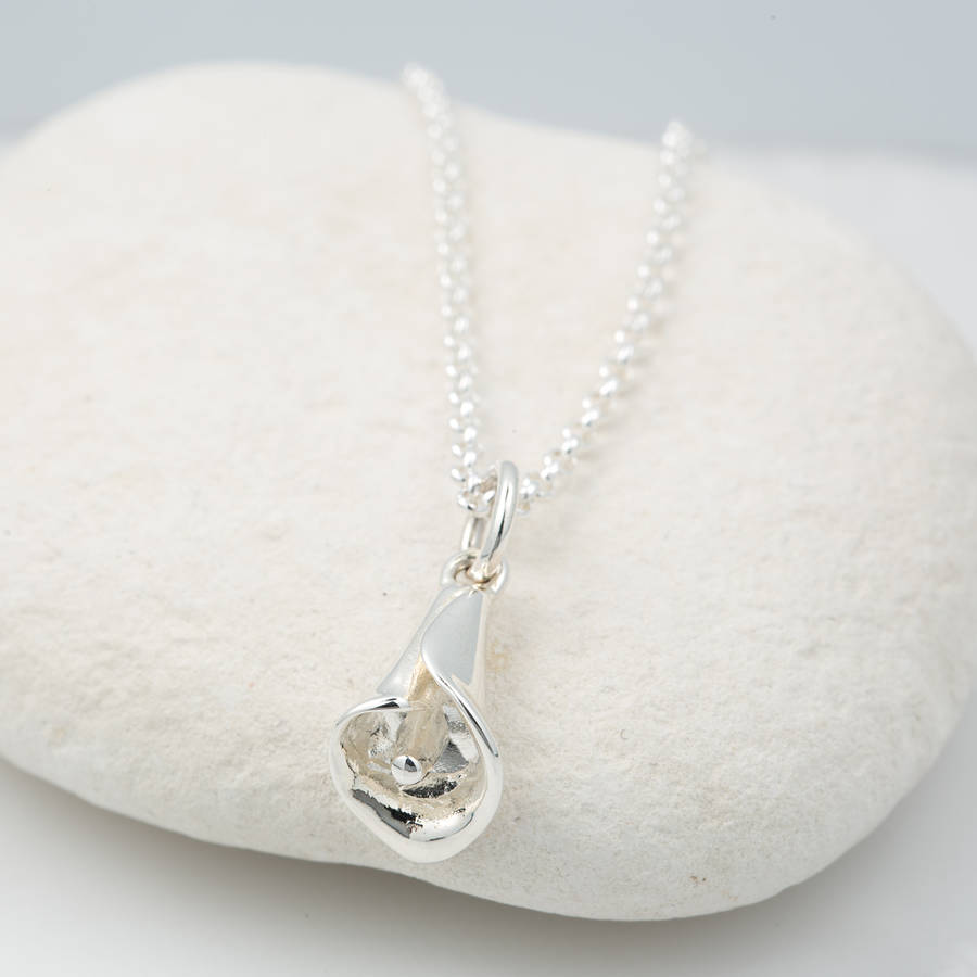 Lily necklace