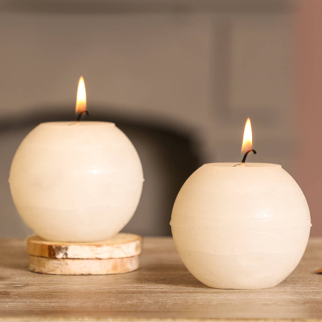 Classic White Round Candle By Dibor