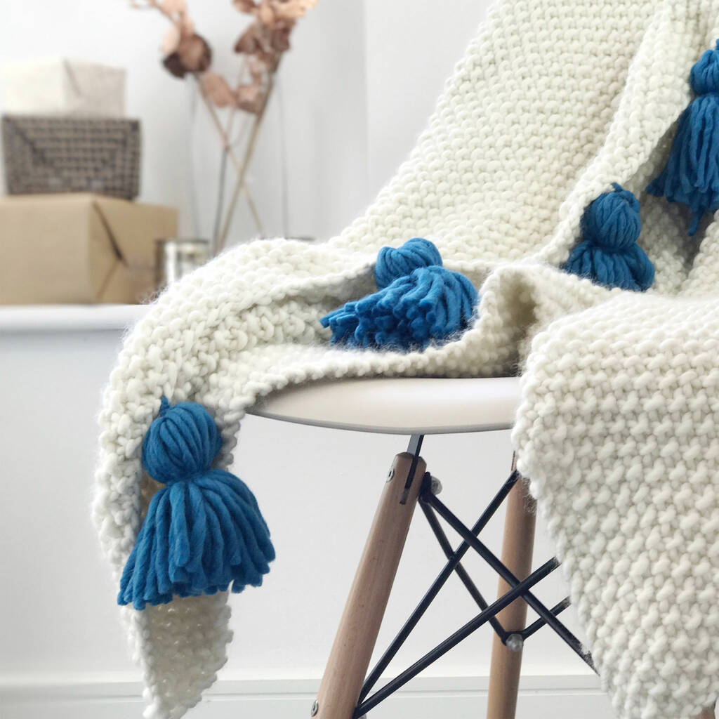 Knit Your Own Chunky Tassel Throw In White/Blue Tassels By Stitch