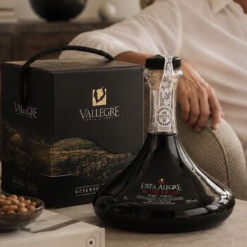 Vista Alegre Reserve Ruby Port In Glass Decanter And Presentation Box, 3 of 4