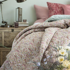 Meadow House of Windsor Beautiful Floral Vintage Patchwork Quilted Bedspread/Throw with 2 Pillow Shams Super King 