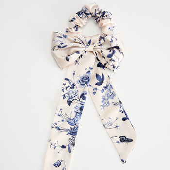 Bow Scrunchie Blooming Blue, 3 of 4