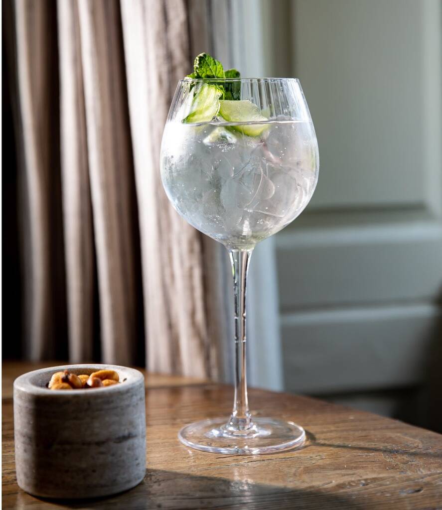 Linear Gin Glass, 1 of 3