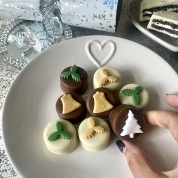 Xmas Letterbox Selection Of Mini Chocolate Coated Oreos, 4 of 8