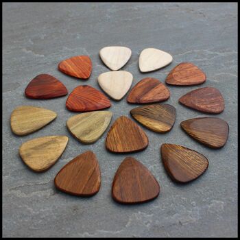 18 Acoustic Guitar Picks In A Leather Christmas Wallet, 6 of 11