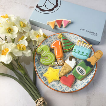 Deluxe Birthday Balloon Vanilla Biscuit Box, 2 of 3