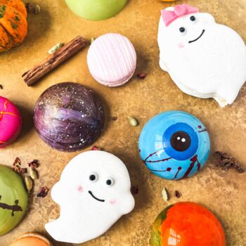 Halloween Macarons: Ghostly Gatherings, 3 of 5