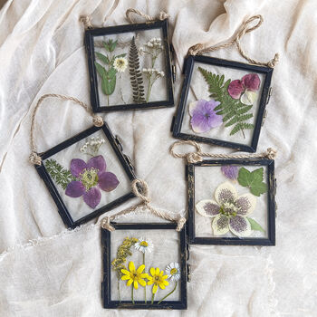 Make Up Bag Candle Pressed Flower Frame Gift Set, 6 of 9