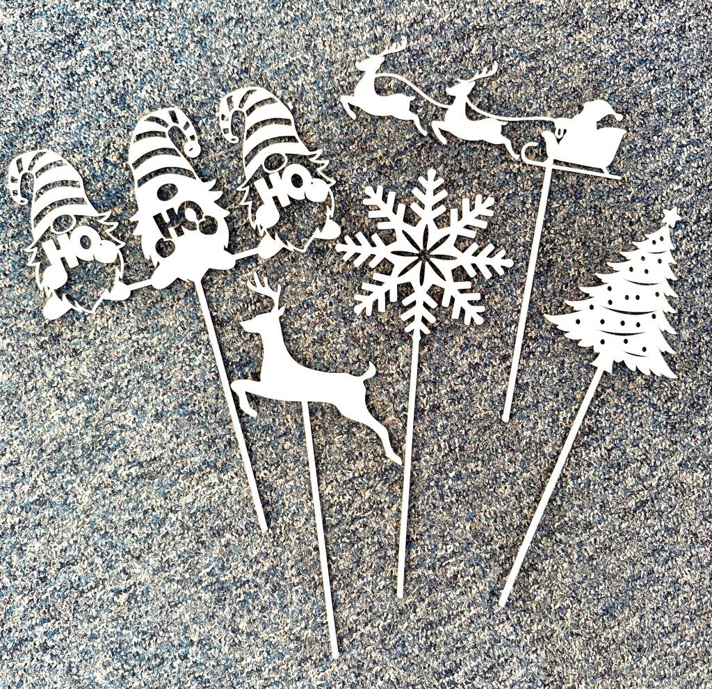 Festive Decorative Plant Pot/Garden Stakes Metal White, 1 of 1