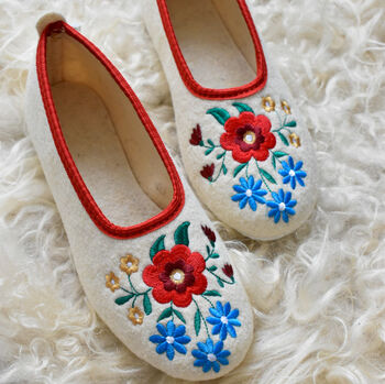 Cream Wool Ballerina Slippers/ Red Trimming/ Flower Pattern/ Folk Slippers, 3 of 7