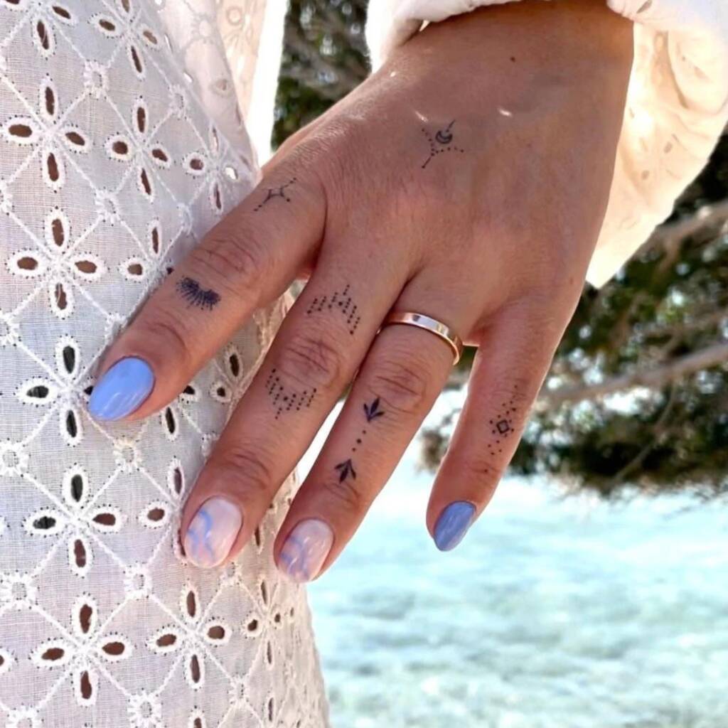 43 Cool Finger Tattoo Ideas for Women - StayGlam