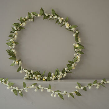 Mistletoe Light Up Wreath, 4 of 6
