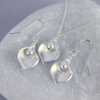 Calla Lily Pearl Jewellery Set, 2 of 5