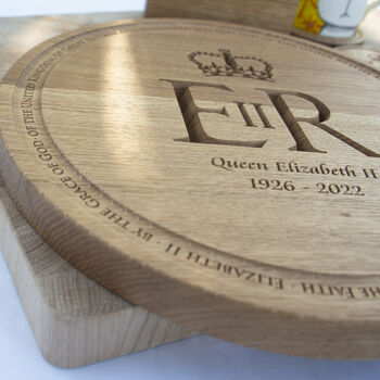 Queen Elizabeth I I Commemorative Oak Platter Board, 2 of 2