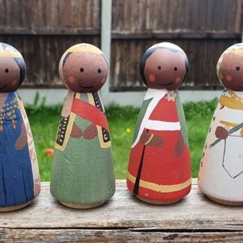 Five Iconic African Queens Wooden Peg Dolls Gift Set, 5 of 12