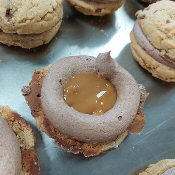 Salted Caramel Cookie Sandwich – Runny Caramel Centre, 5 of 6
