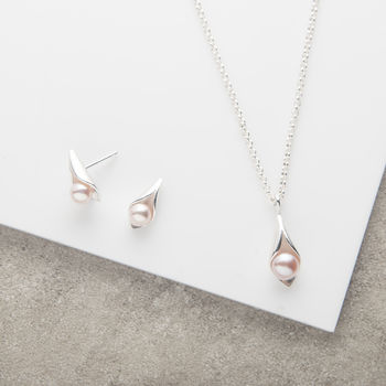 Calla Lily Pendant And Earrings Pearl Jewellery Set, 3 of 12
