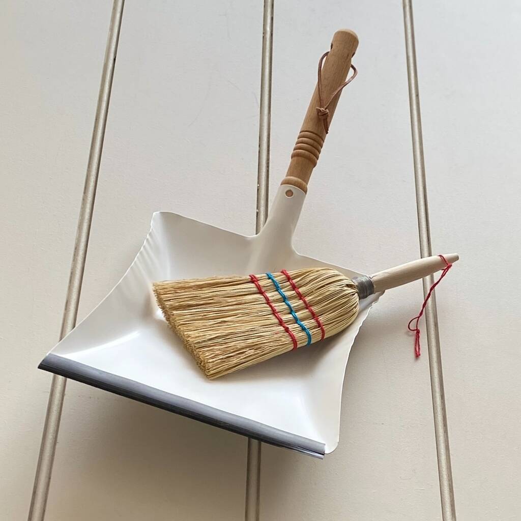 Handcrafted Straw Hand Brush By Chilled Indigo