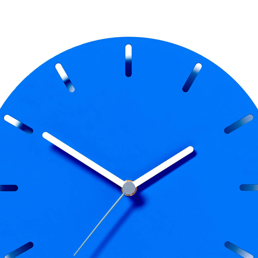 Clock isolated. Clock has. Часы настенные кварцевые икеа скайрон белый. Seiko qxa750kn. Круглый циферблат часов.