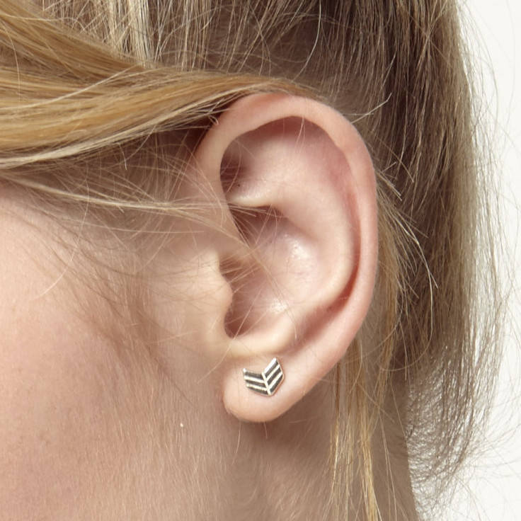 arrow stud earrings by essentia by love lily rose