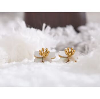 Monaco D’or Pearl Vintage Gold Centi Flower Earrings, 2 of 4